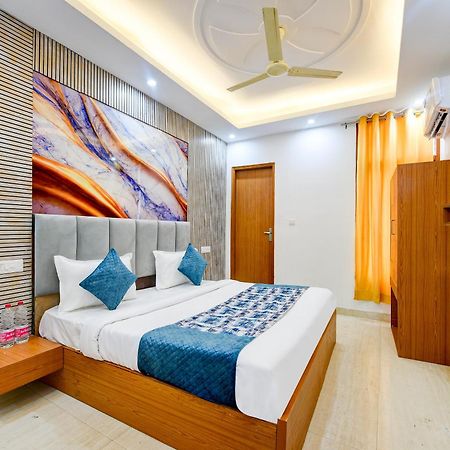 Hotel Galaxy Near Delhi Airport 뉴델리 외부 사진
