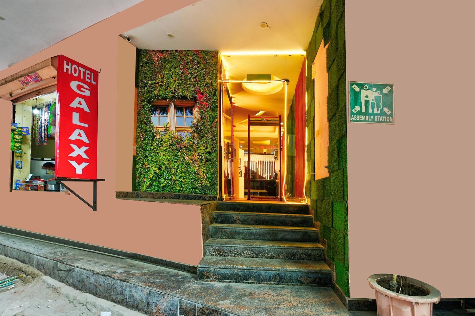 Hotel Galaxy Near Delhi Airport 뉴델리 외부 사진