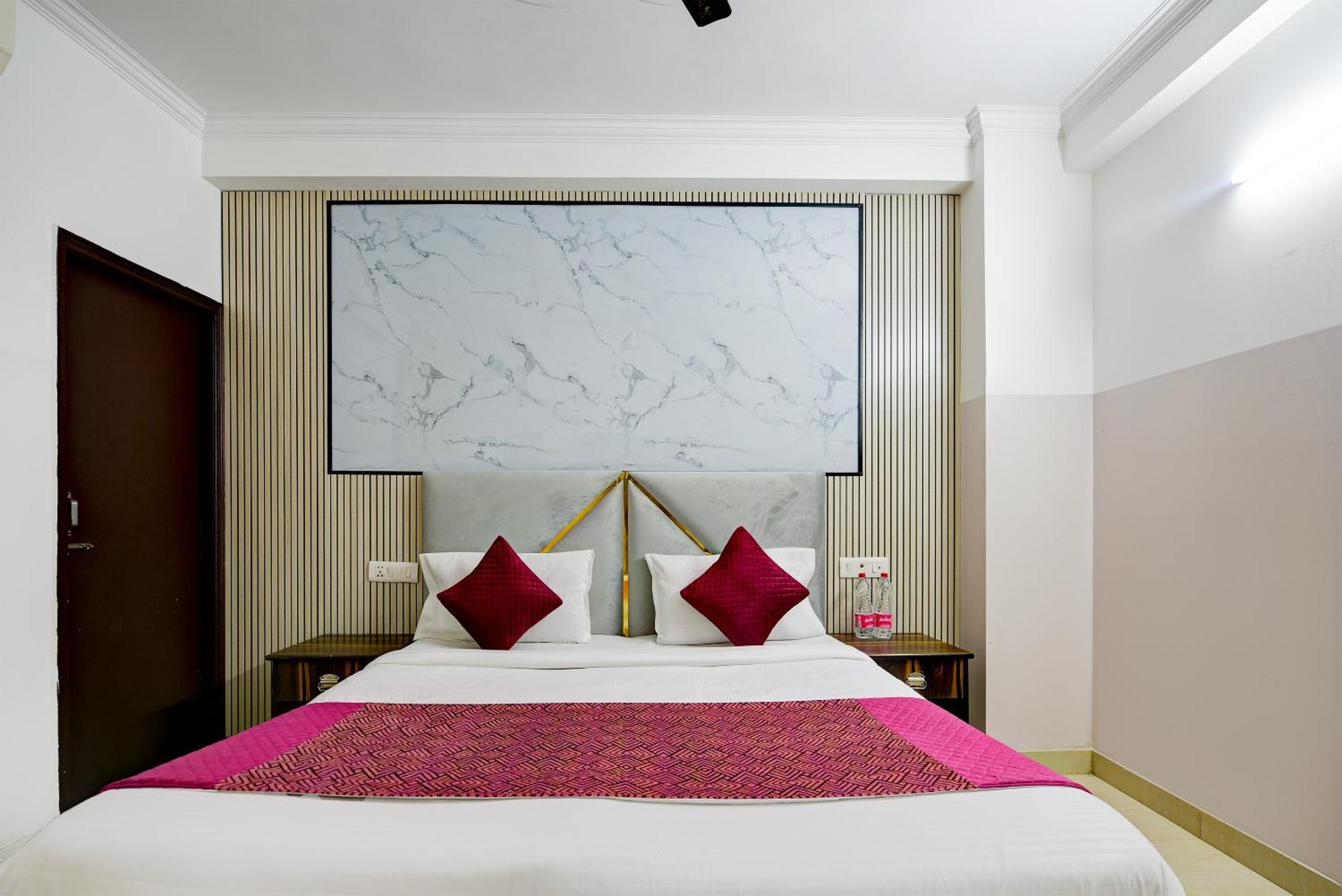 Hotel Galaxy Near Delhi Airport 뉴델리 외부 사진
