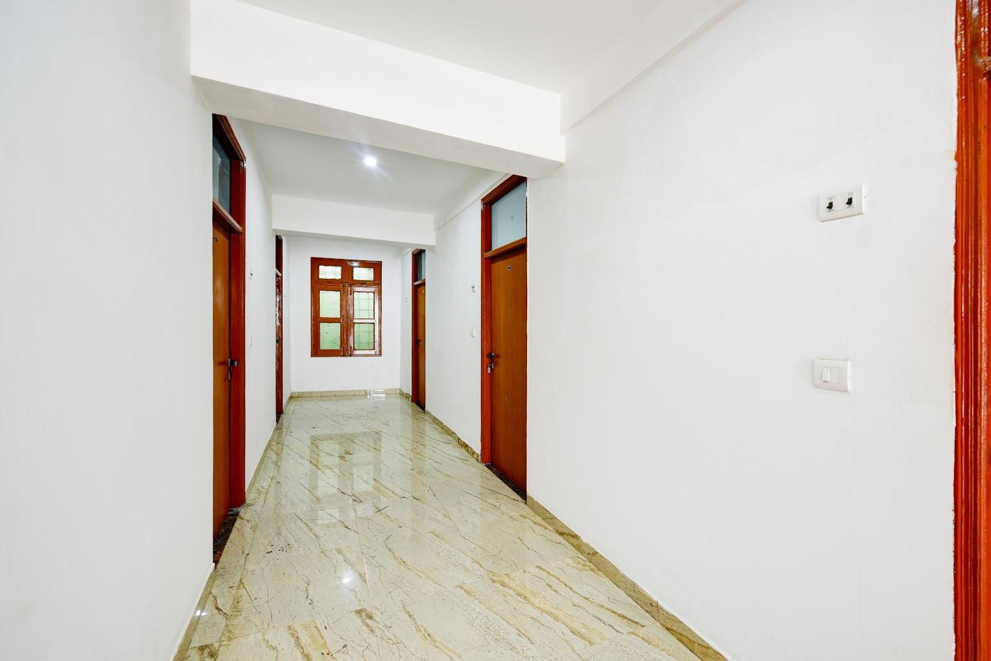 Hotel Galaxy Near Delhi Airport 뉴델리 외부 사진