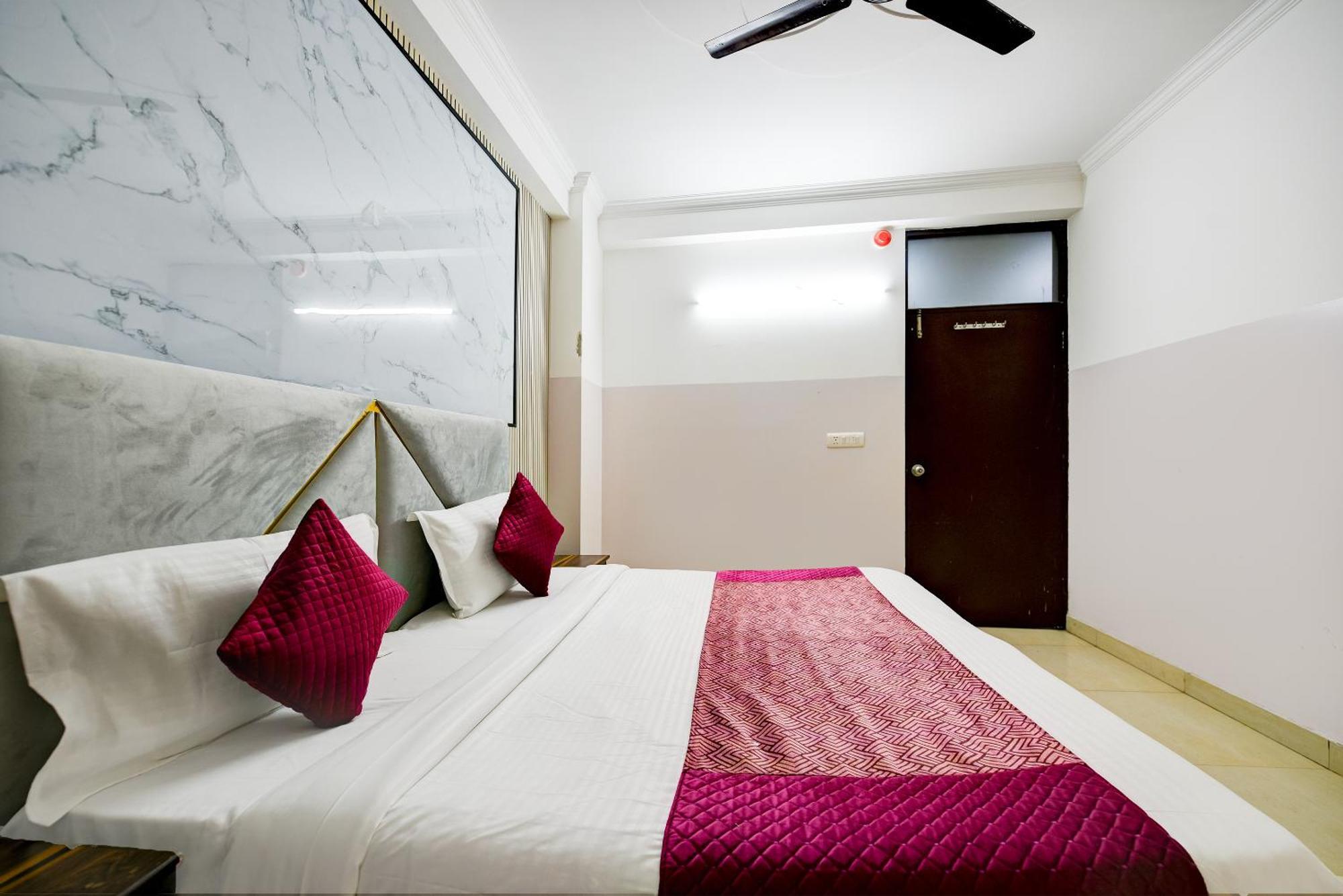 Hotel Galaxy Near Delhi Airport 뉴델리 외부 사진