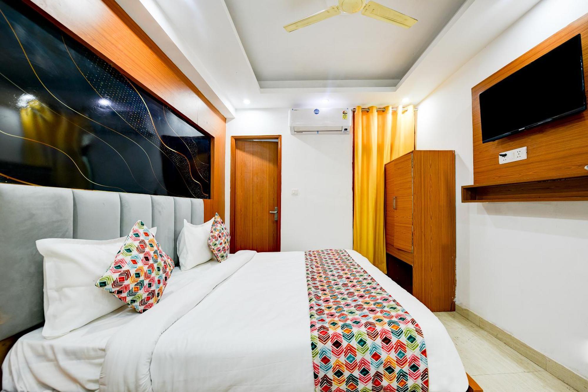 Hotel Galaxy Near Delhi Airport 뉴델리 외부 사진