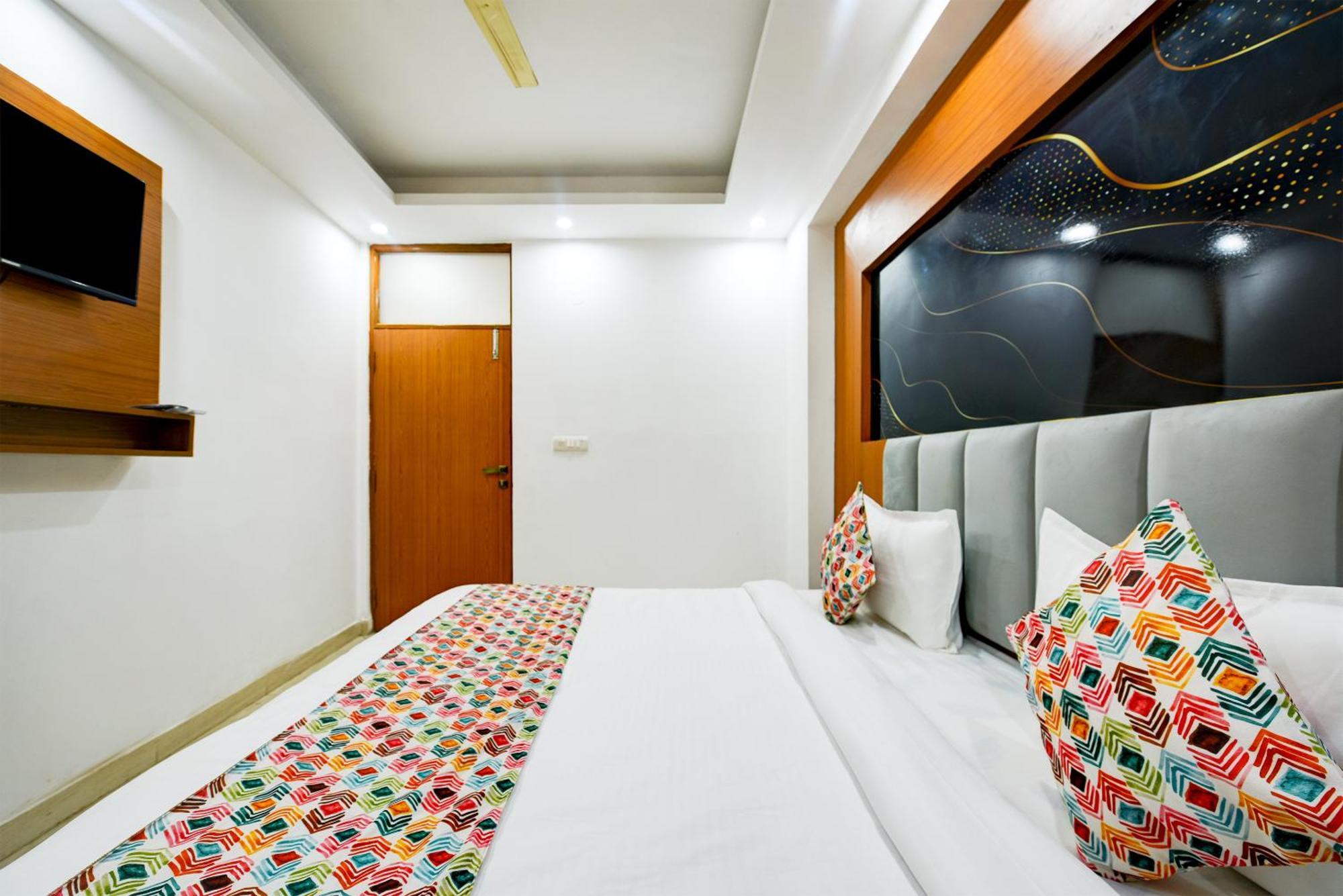 Hotel Galaxy Near Delhi Airport 뉴델리 외부 사진