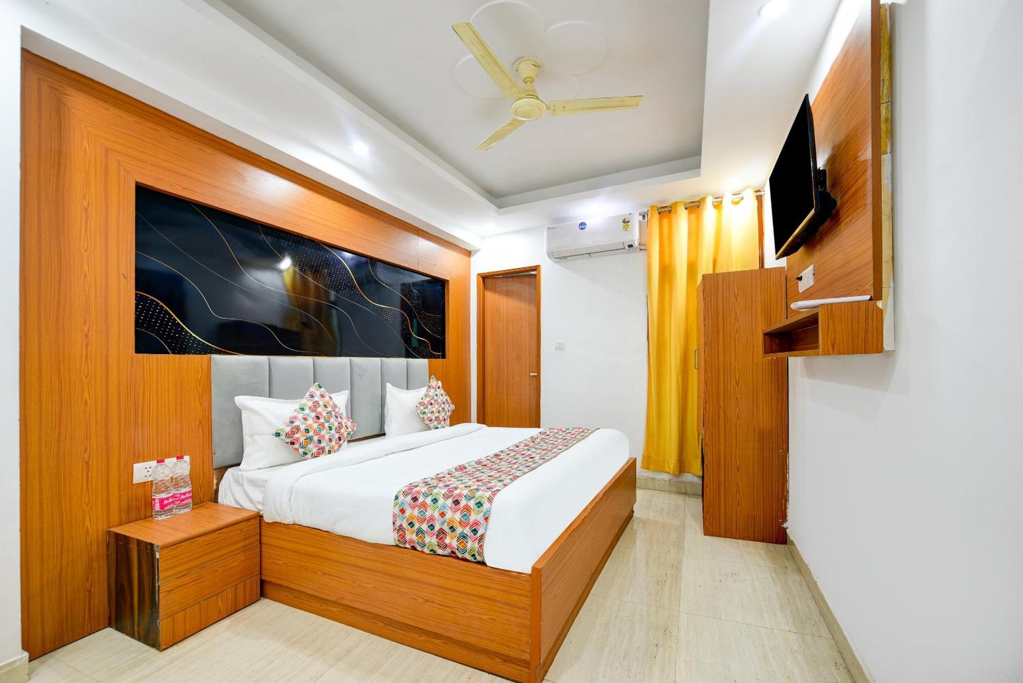 Hotel Galaxy Near Delhi Airport 뉴델리 외부 사진