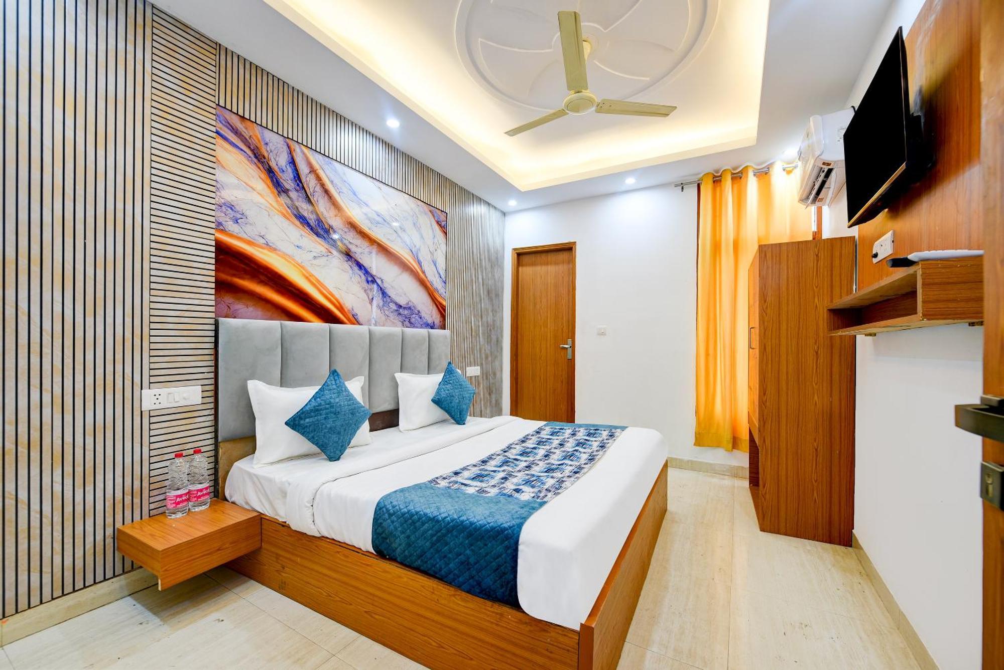 Hotel Galaxy Near Delhi Airport 뉴델리 외부 사진